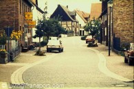 34. Borgentreich local village lane. Width and level of side areas (not intended as formal footways) varies according to height and position of buildings, doorways and side access ways, in keeping with informal village character.